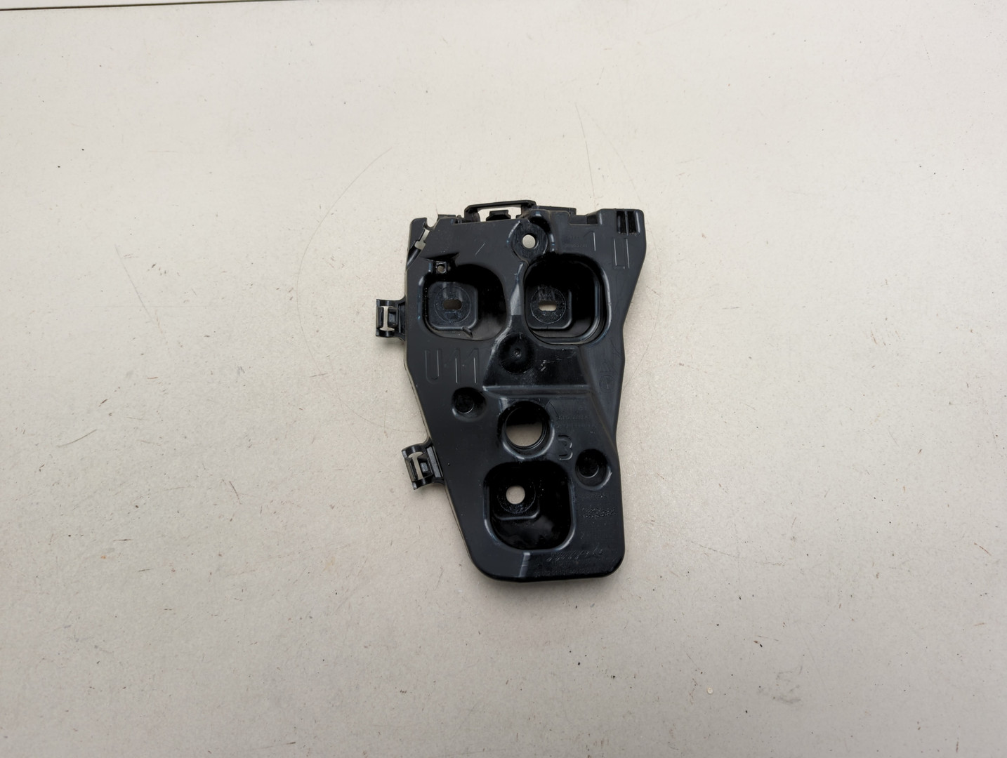 Кронштейн заднего бампера левый