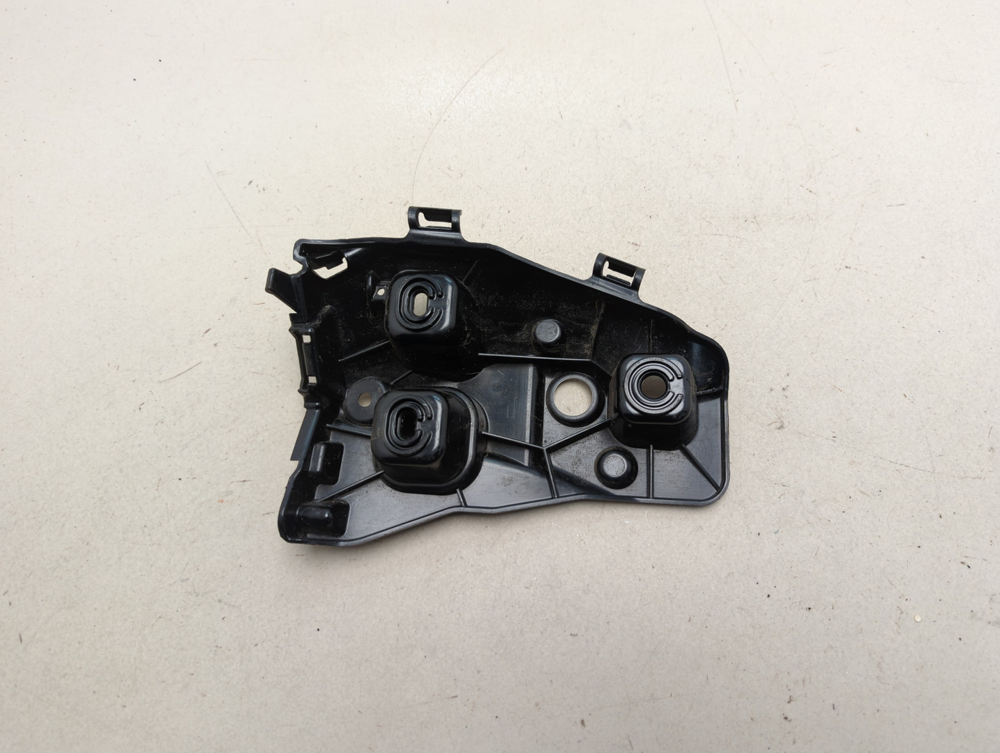 Кронштейн заднего бампера левый