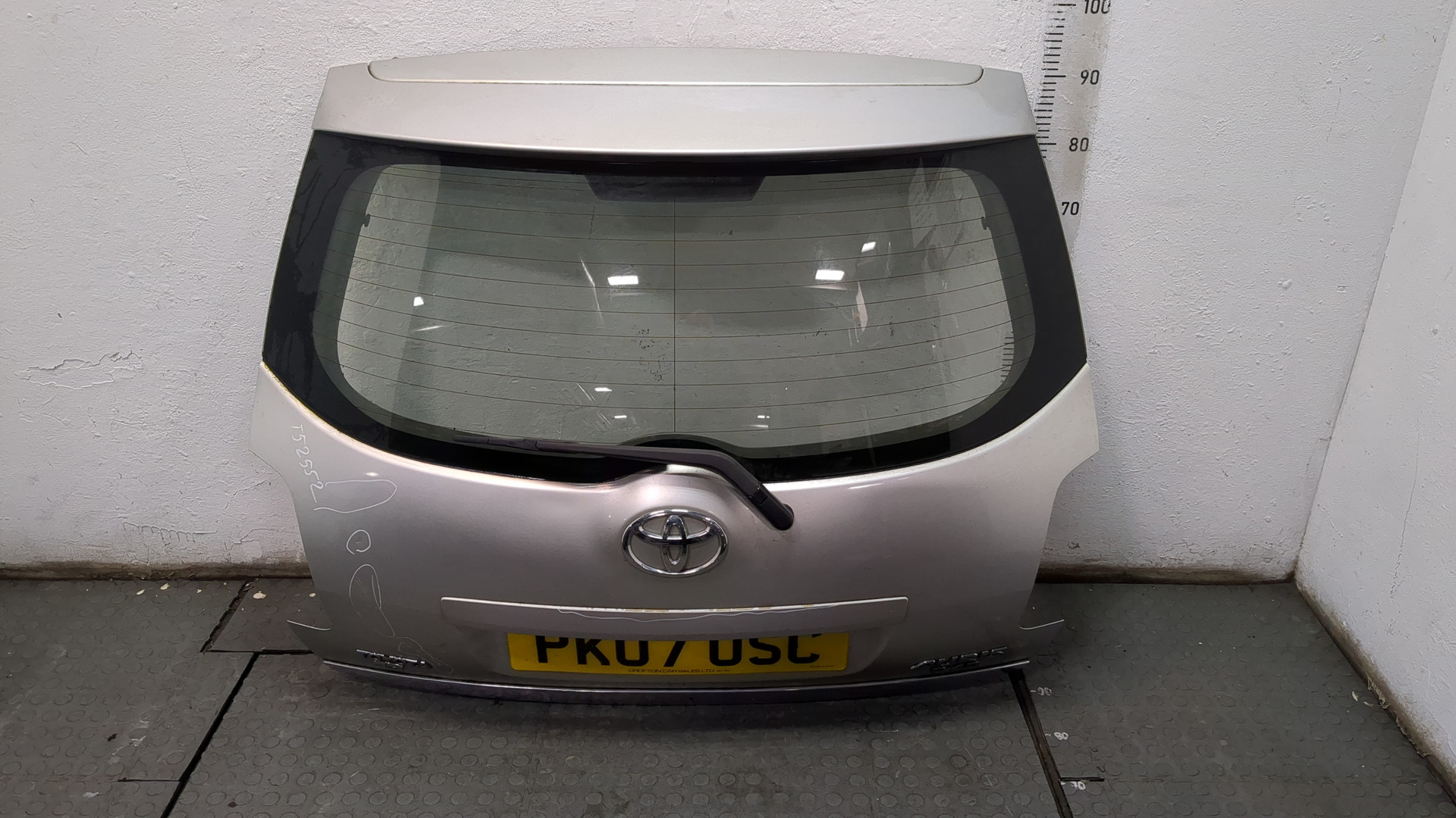 Дверь багажника