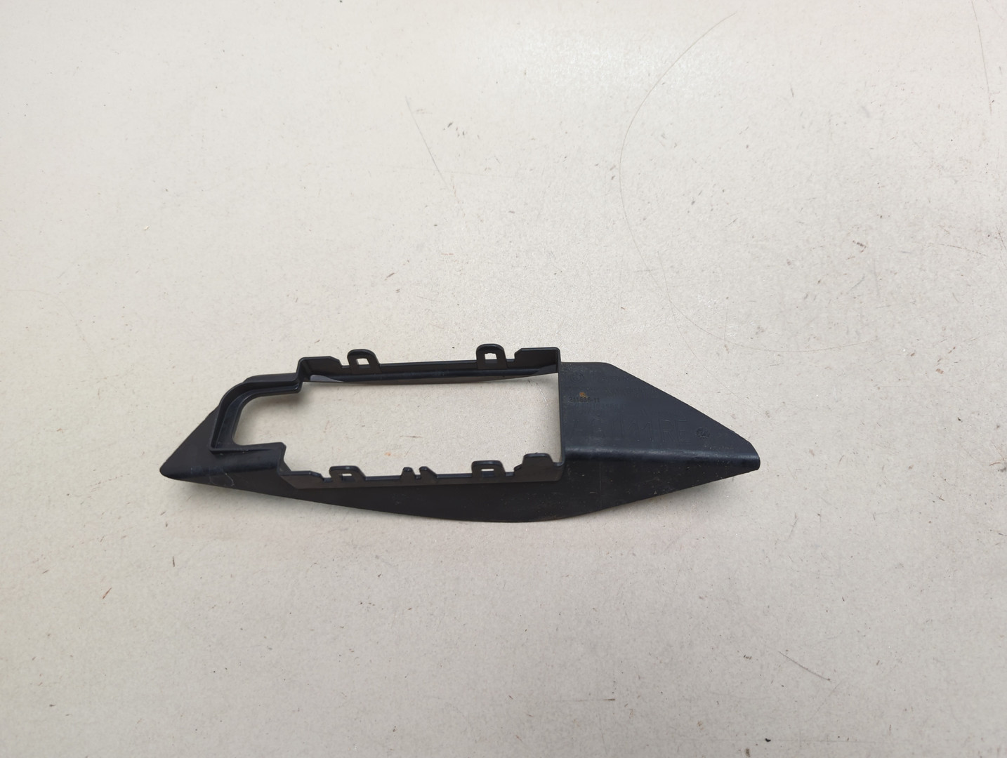 Кронштейн заднего бампера правый