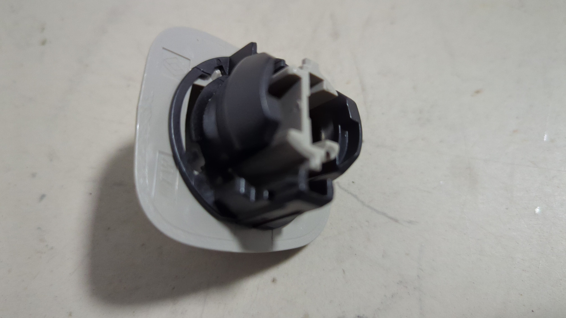 Кронштейн солнцезащитного козырька