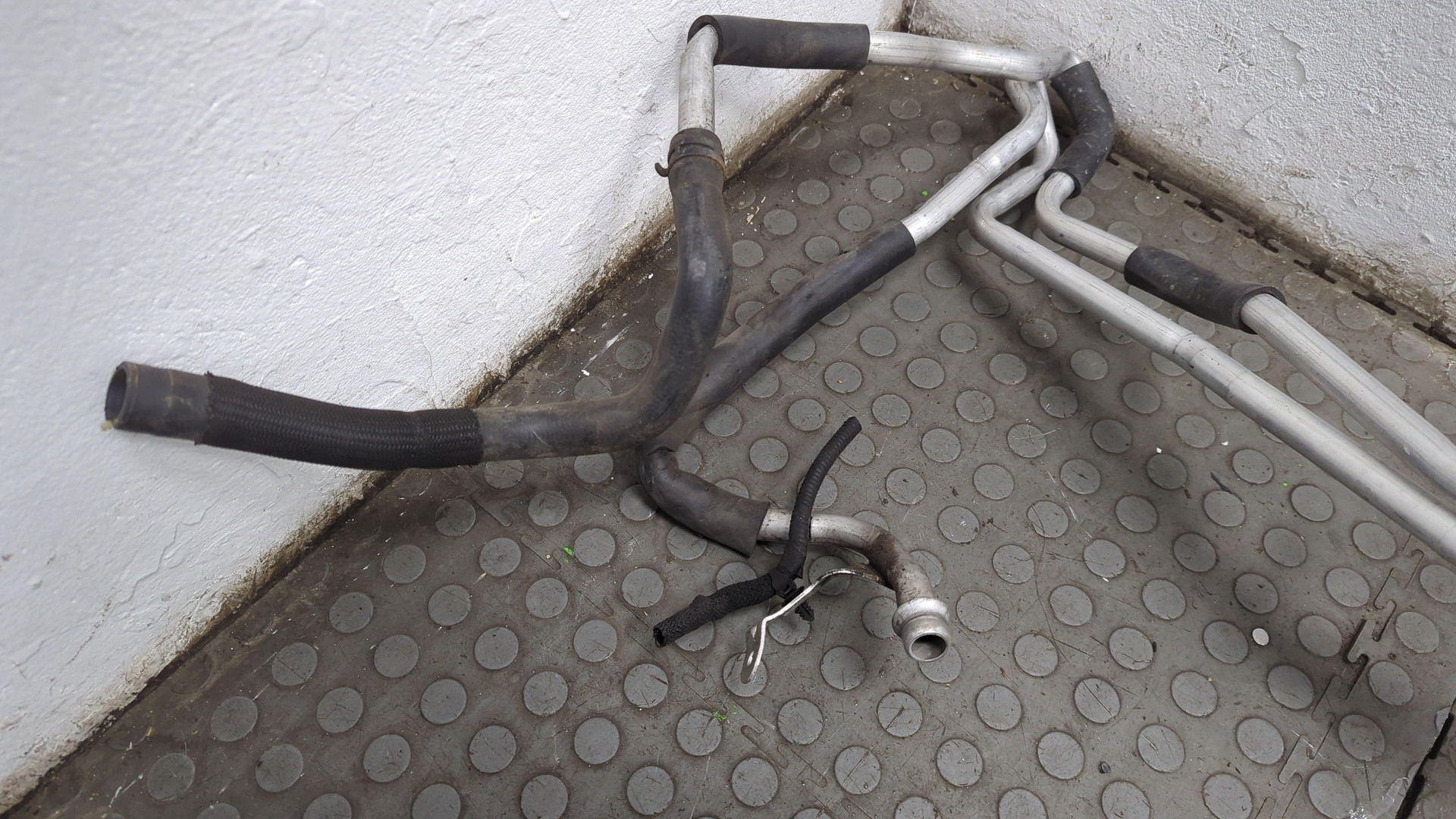 Трубка системы охлаждения