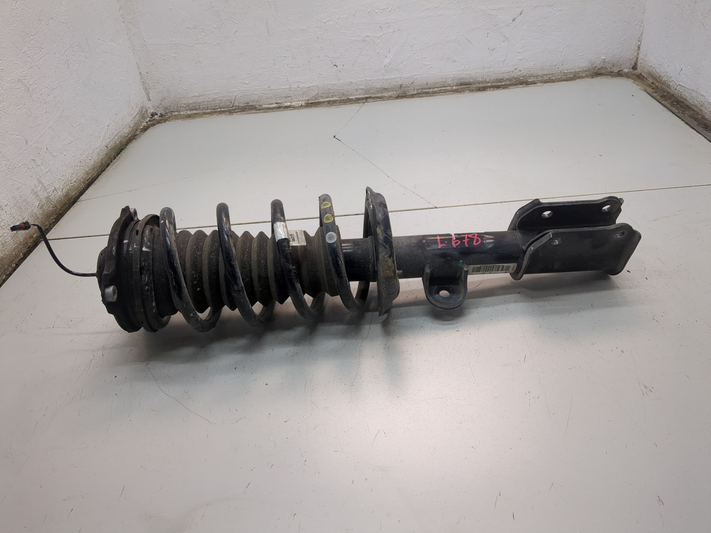 Амортизатор передний правый