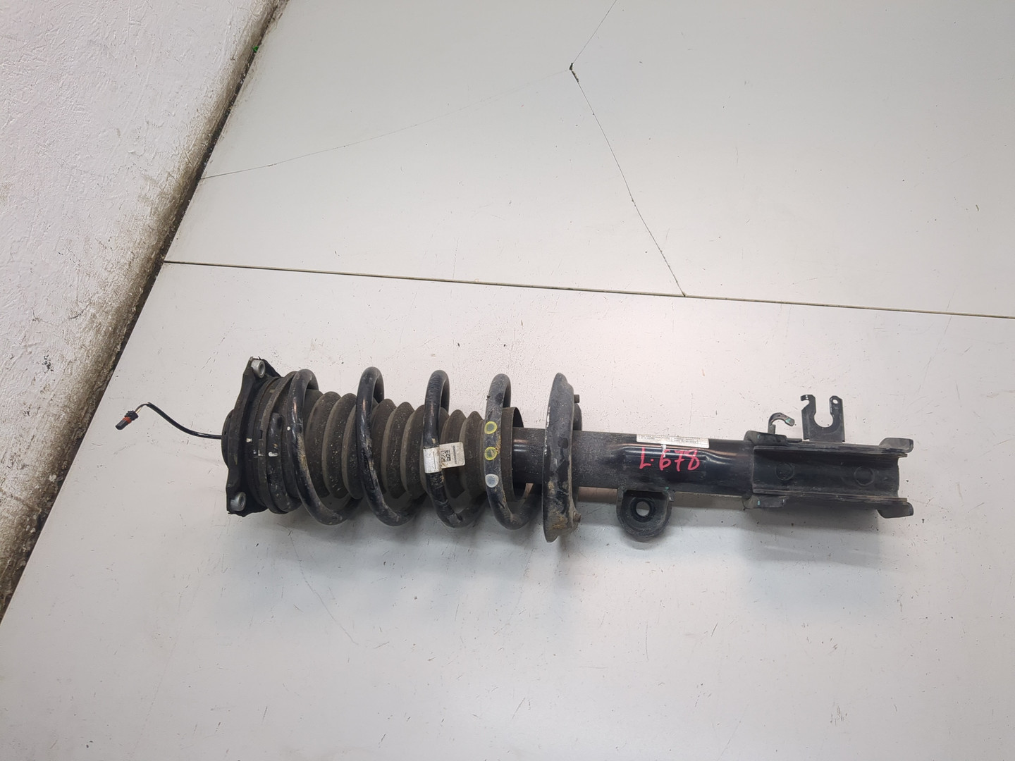 Амортизатор передний правый