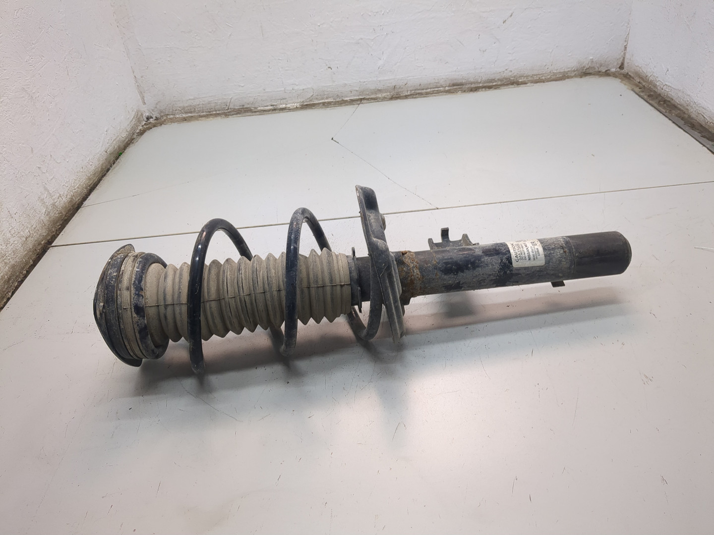 Амортизатор передний правый