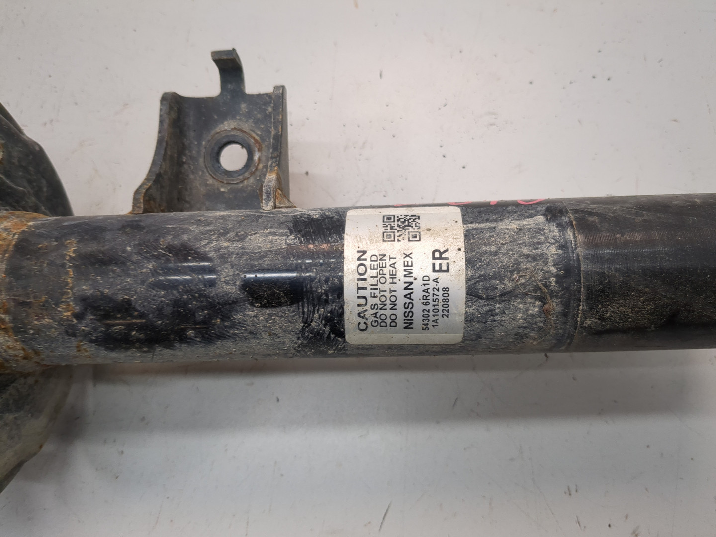 Амортизатор передний правый