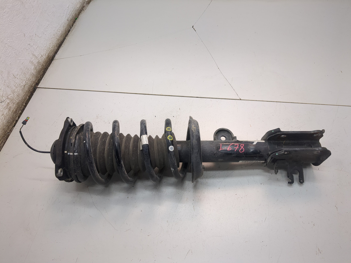 Амортизатор передний левый