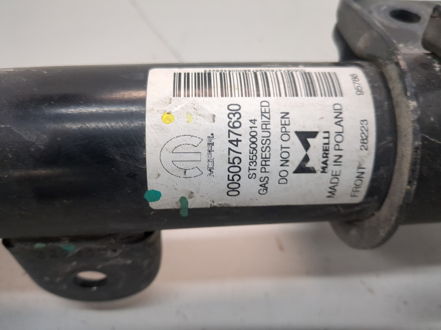 Амортизатор передний левый