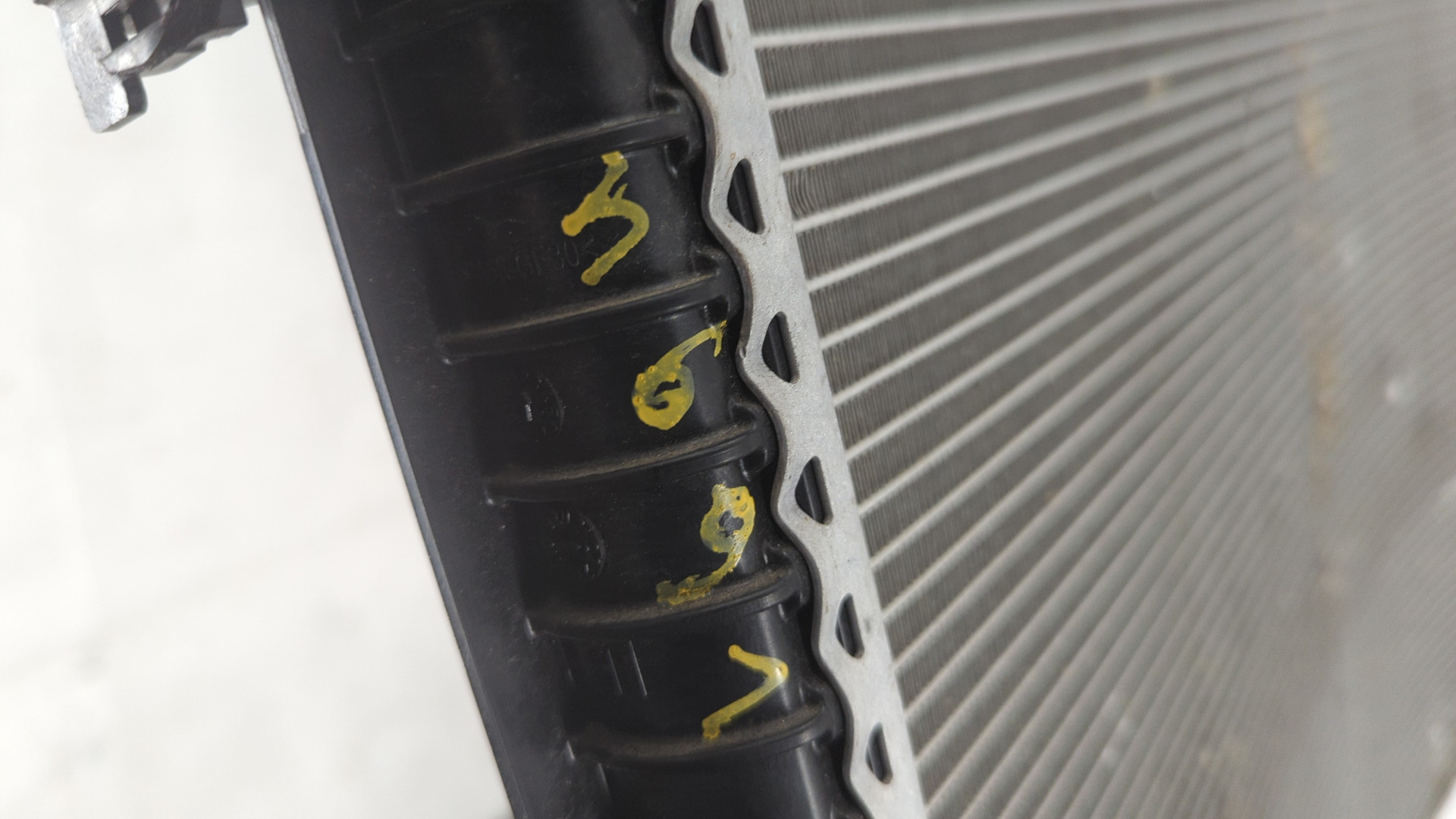 Радиатор охлаждения двигателя основной