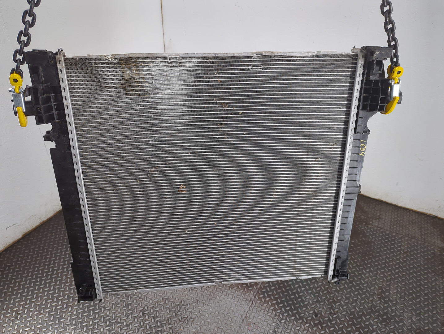 Радиатор охлаждения двигателя основной