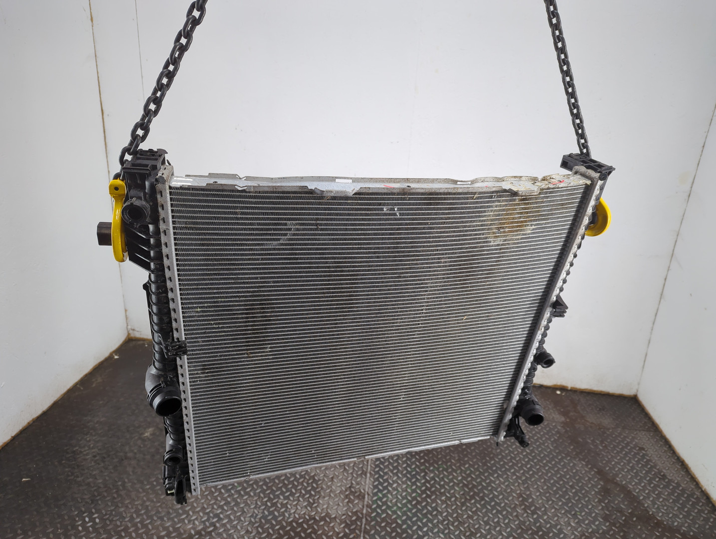 Радиатор охлаждения двигателя основной