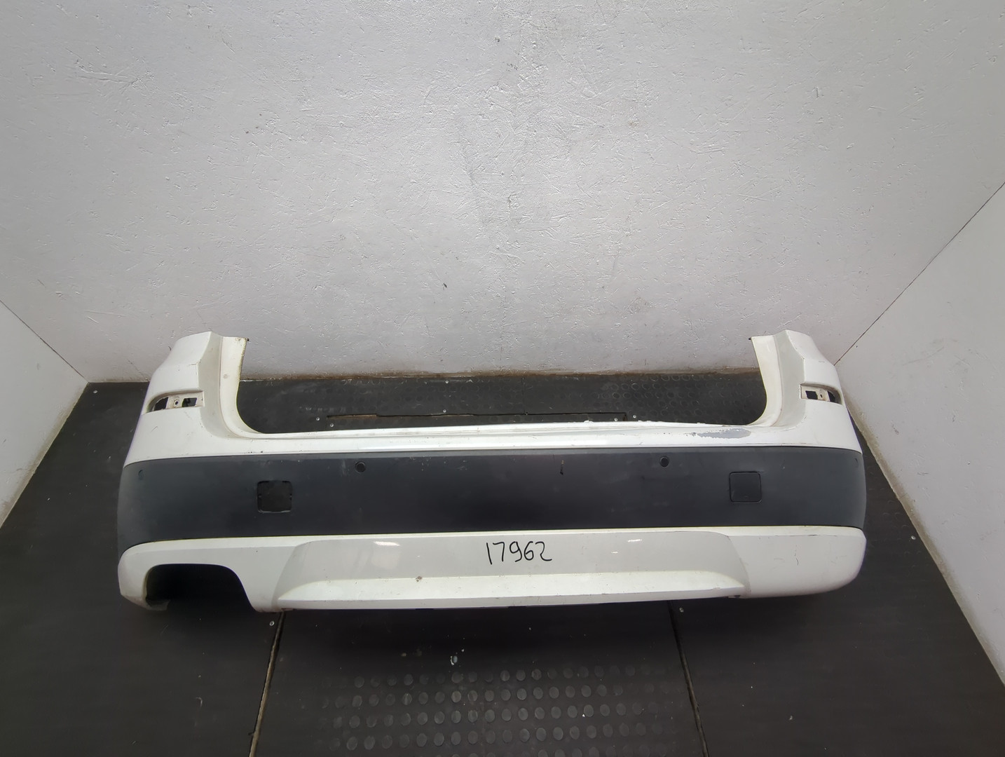 Бампер задний