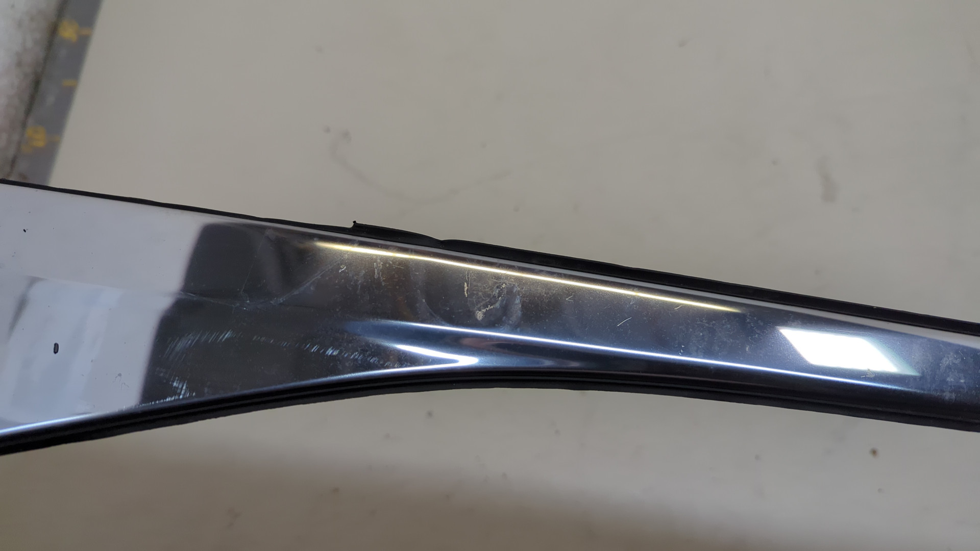 Молдинг заднего крыла правого