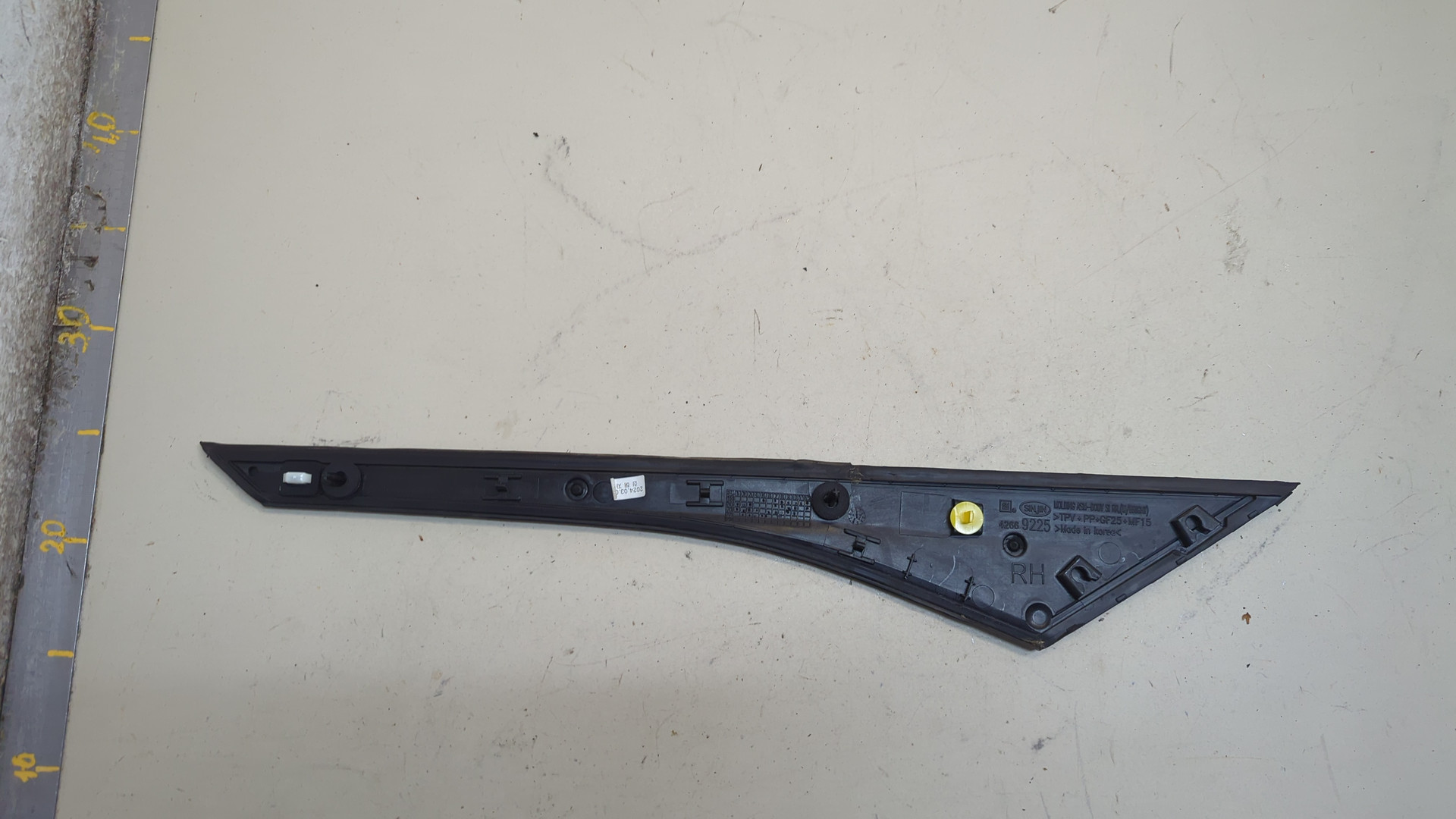 Молдинг заднего крыла правого