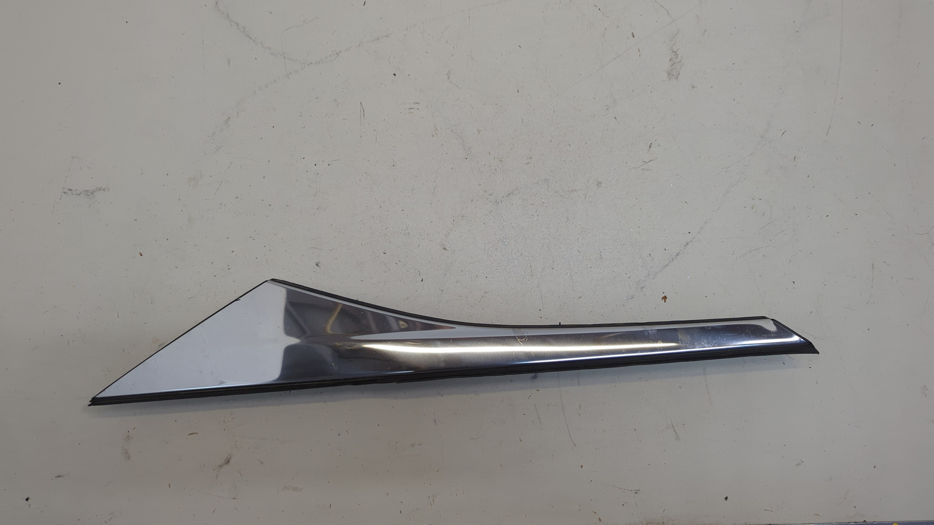 Накладка заднего крыла левого