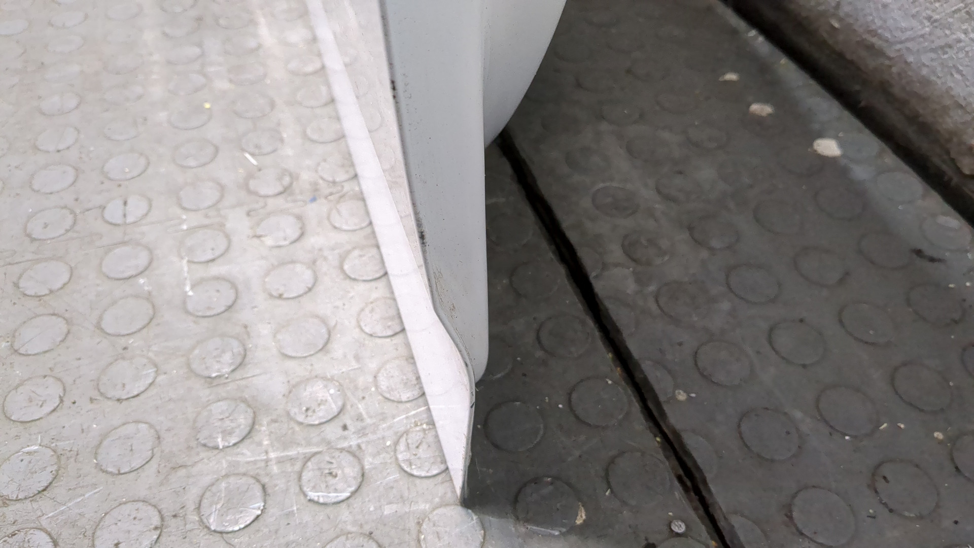 Дверь передняя левая