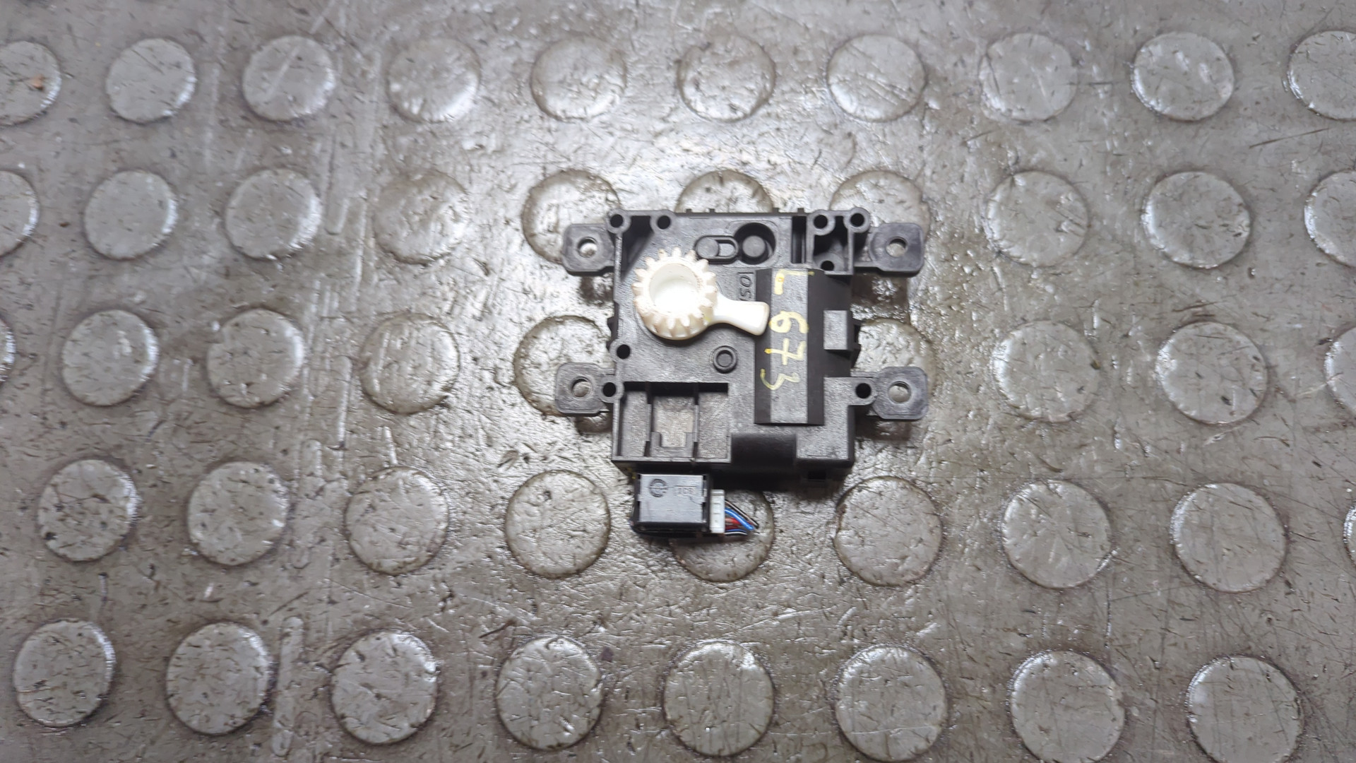 Моторчик заслонки печки