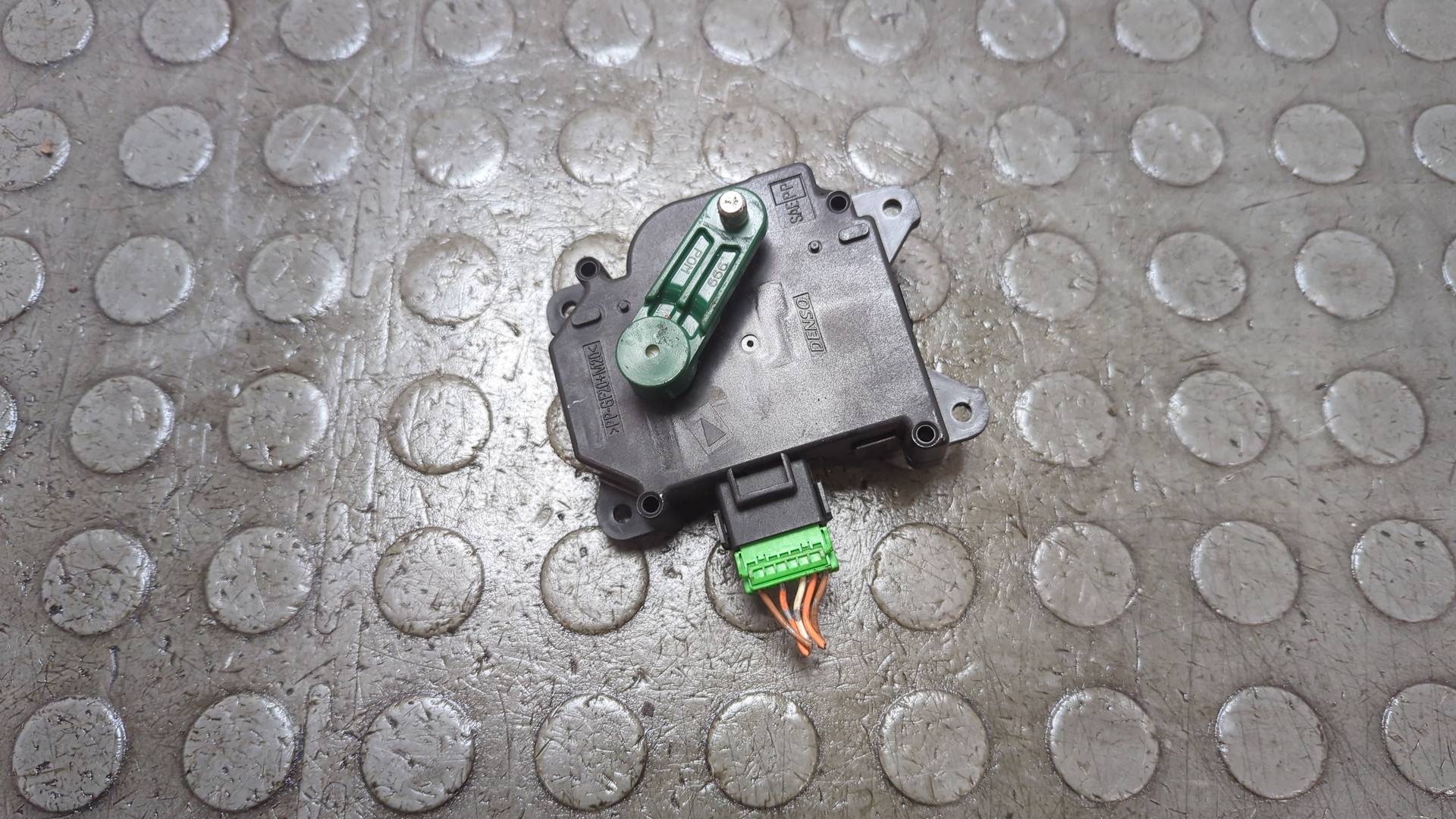 Моторчик заслонки печки