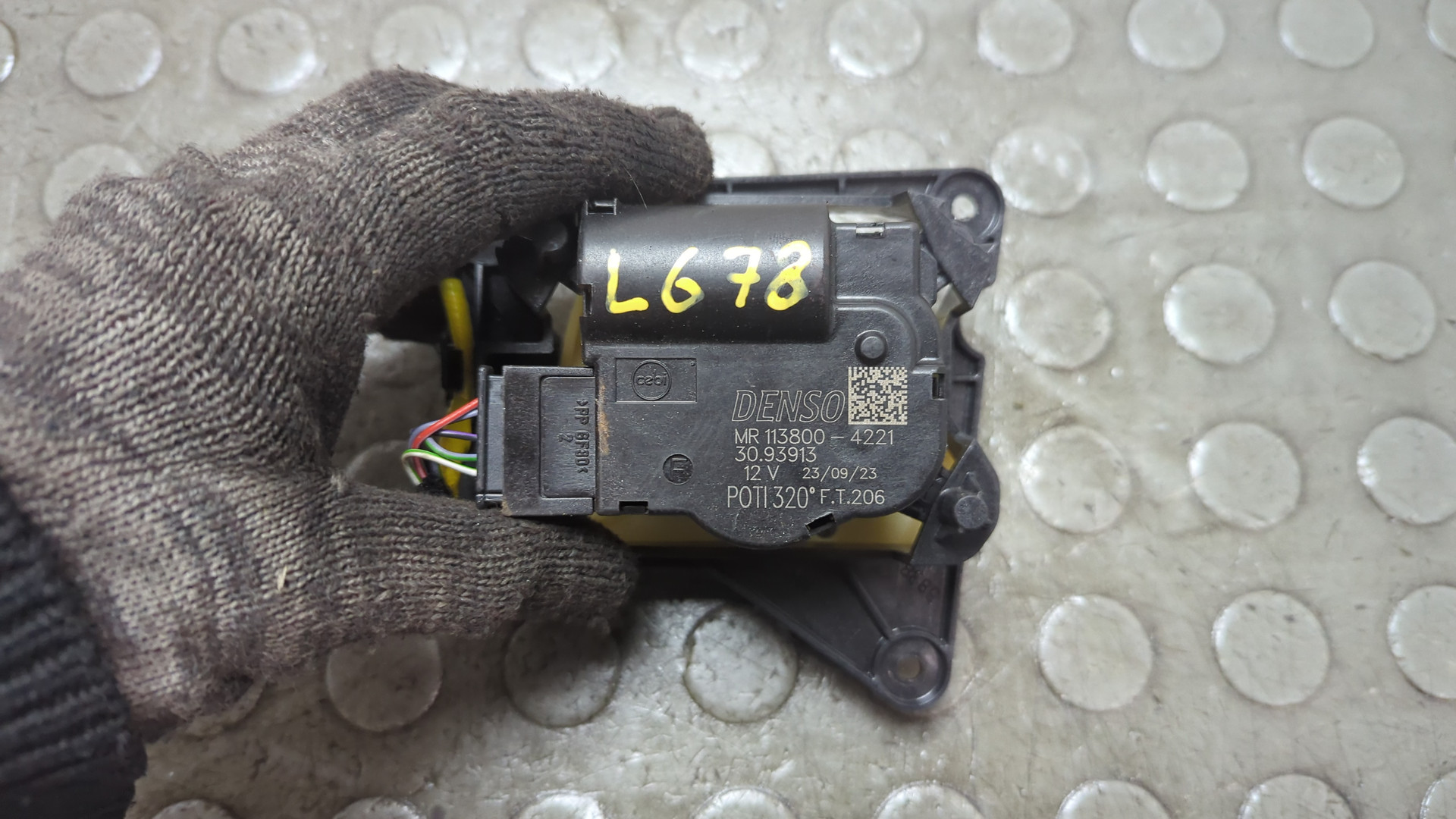 Моторчик заслонки печки