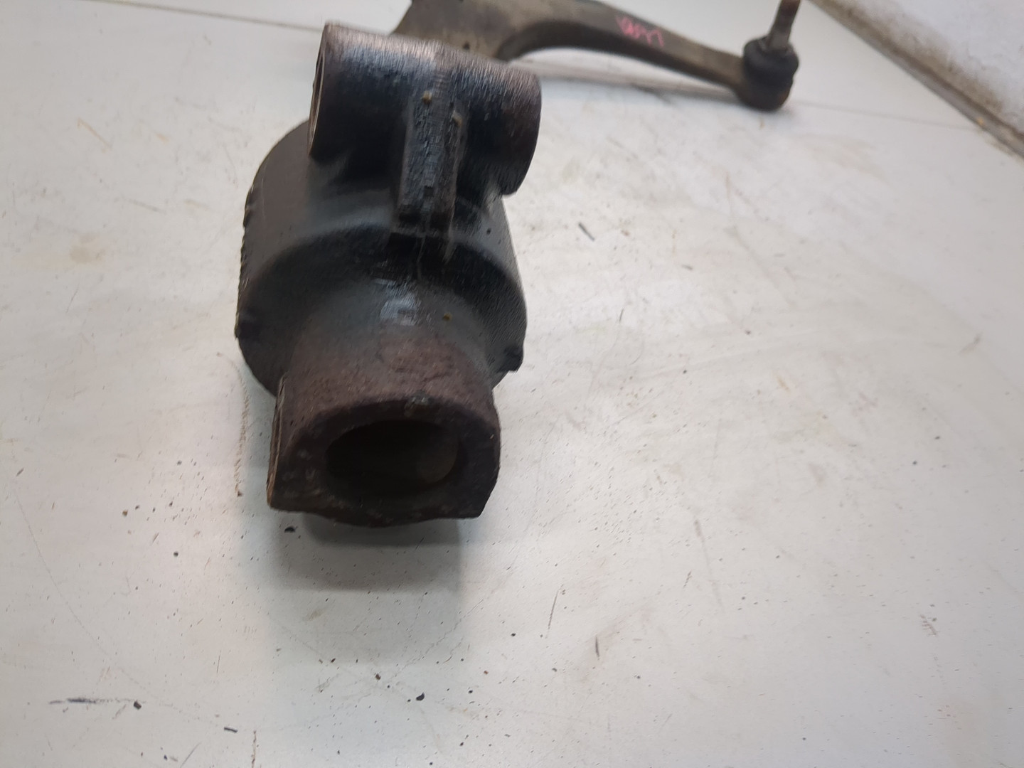 Рычаг передний правый