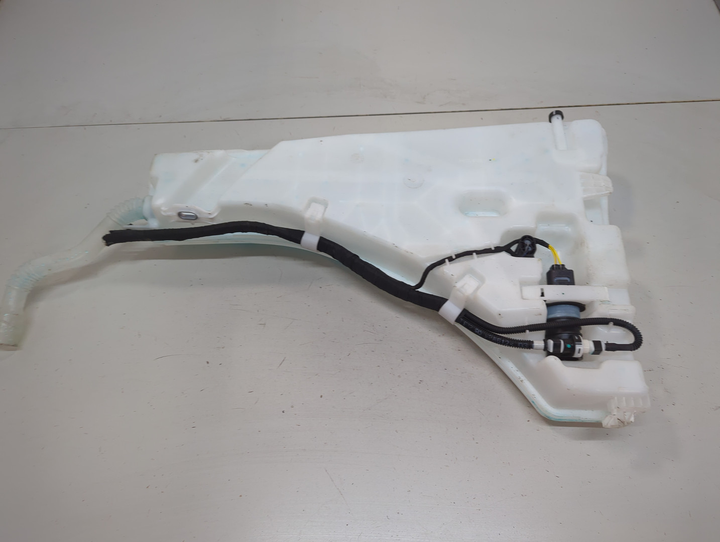 Бачок омывателя лобового стекла