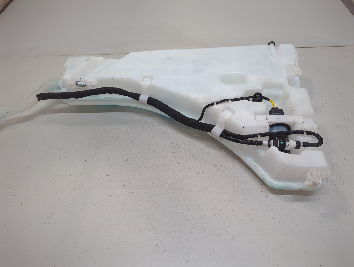 Бачок омывателя лобового стекла