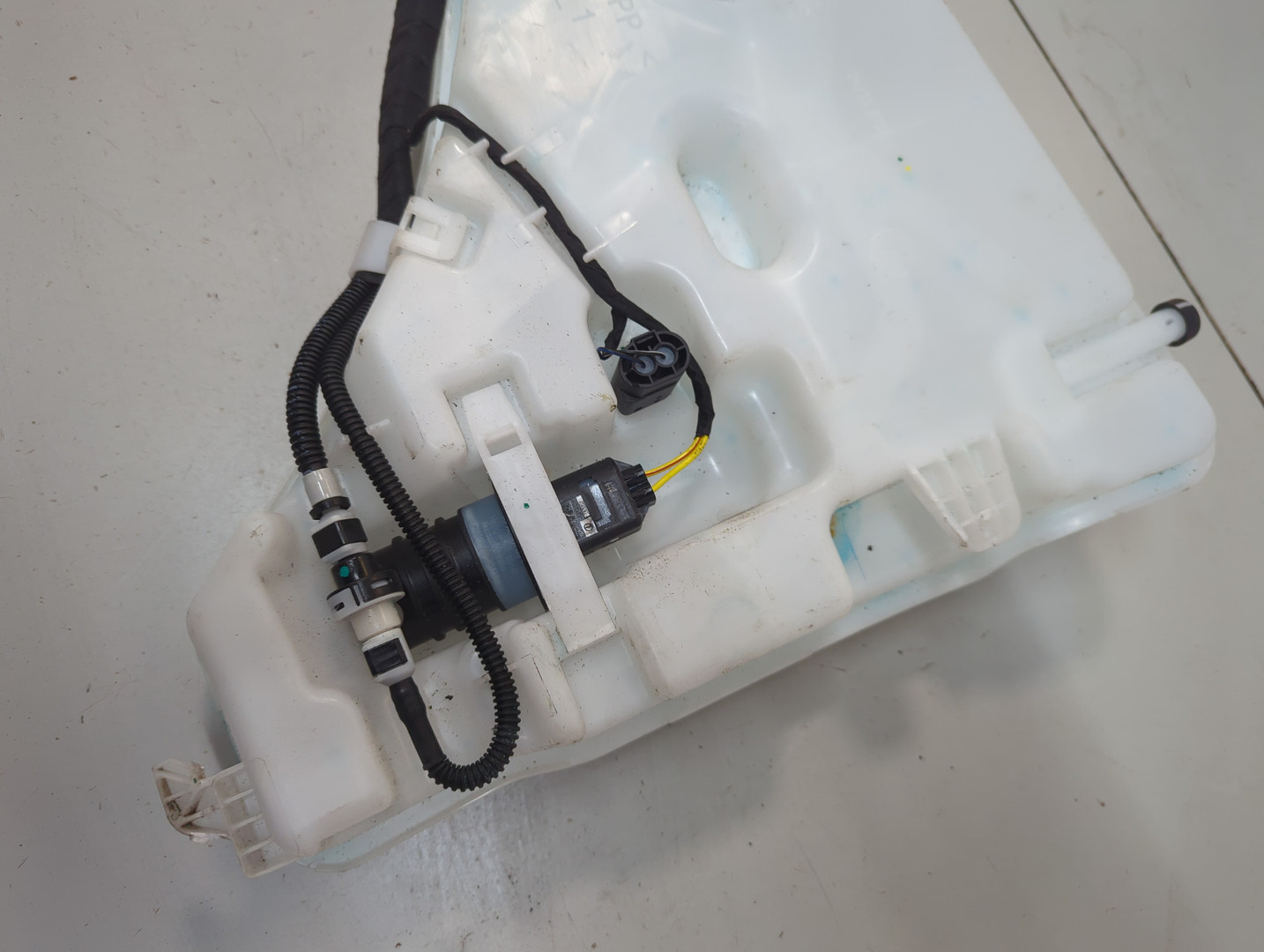 Бачок омывателя лобового стекла