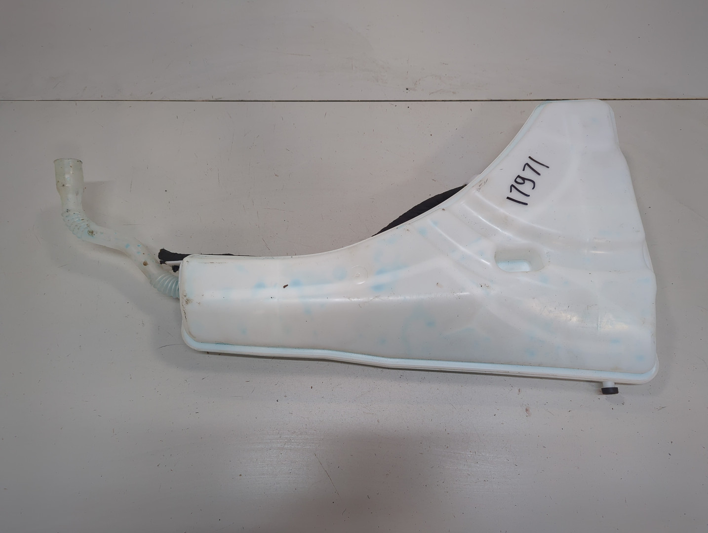 Бачок омывателя лобового стекла