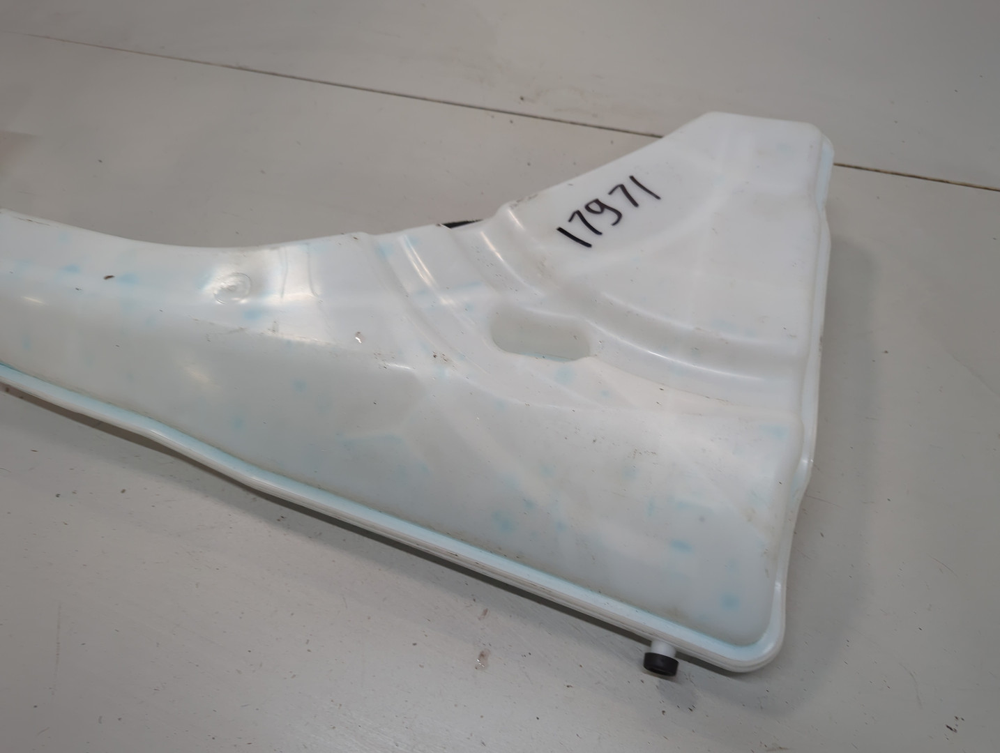 Бачок омывателя лобового стекла