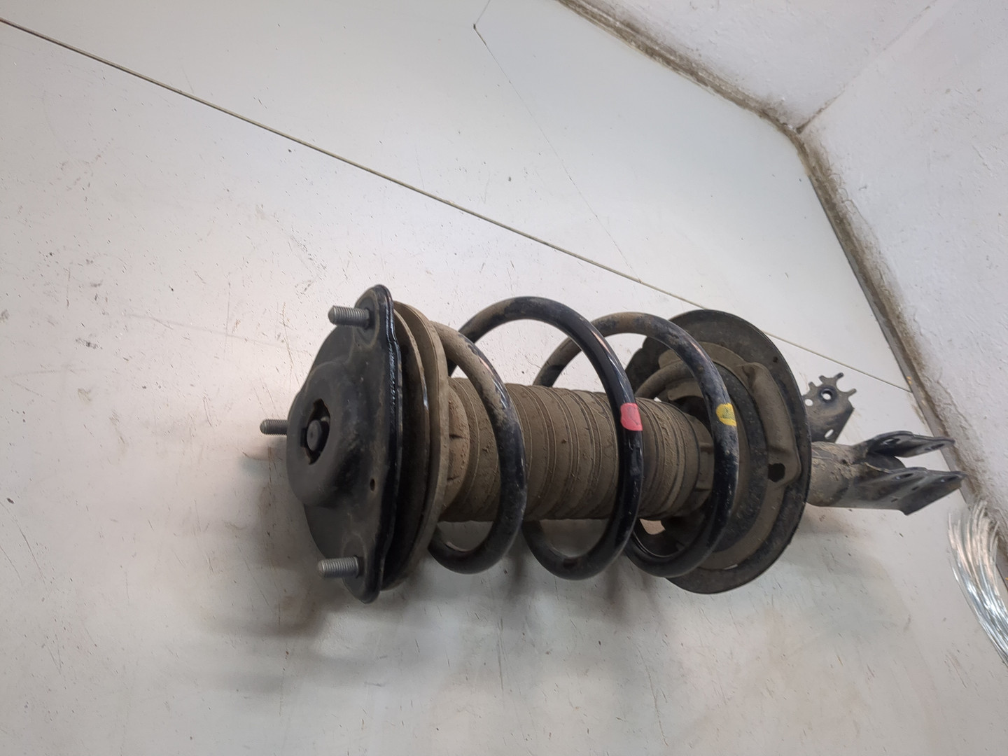 Амортизатор передний правый