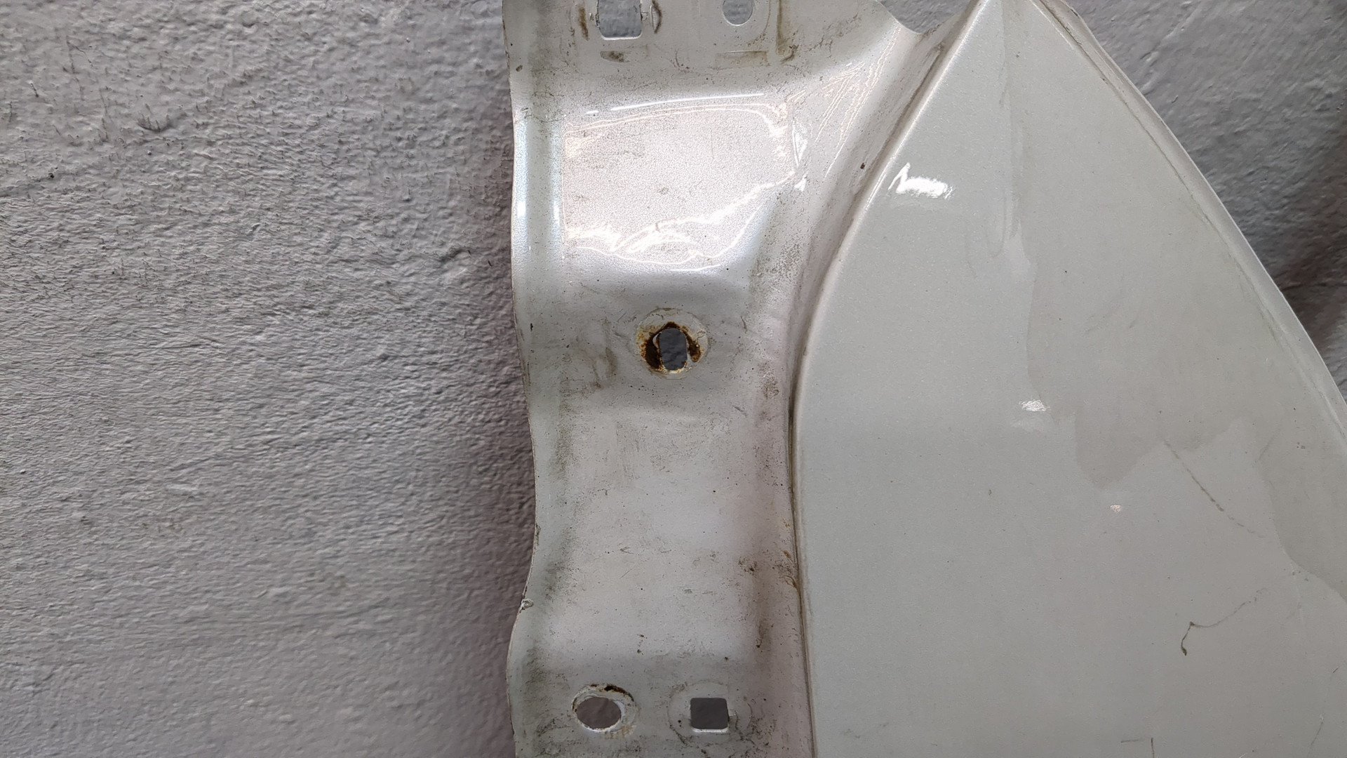 Крыло переднее левое