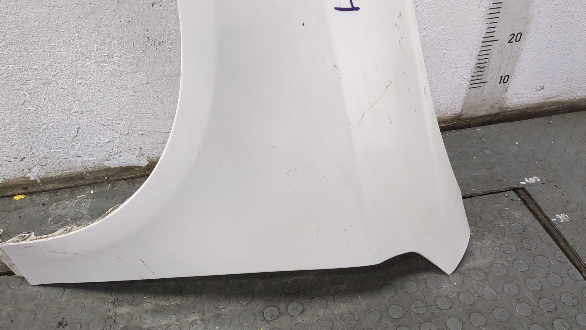 Крыло переднее левое