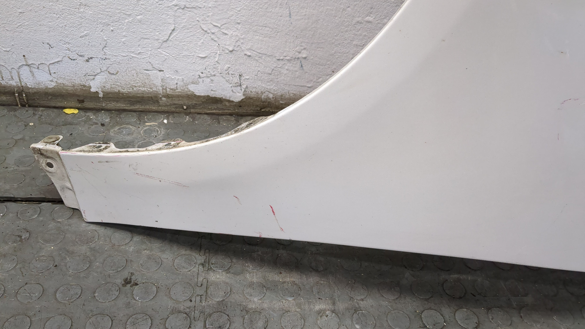 Крыло переднее левое