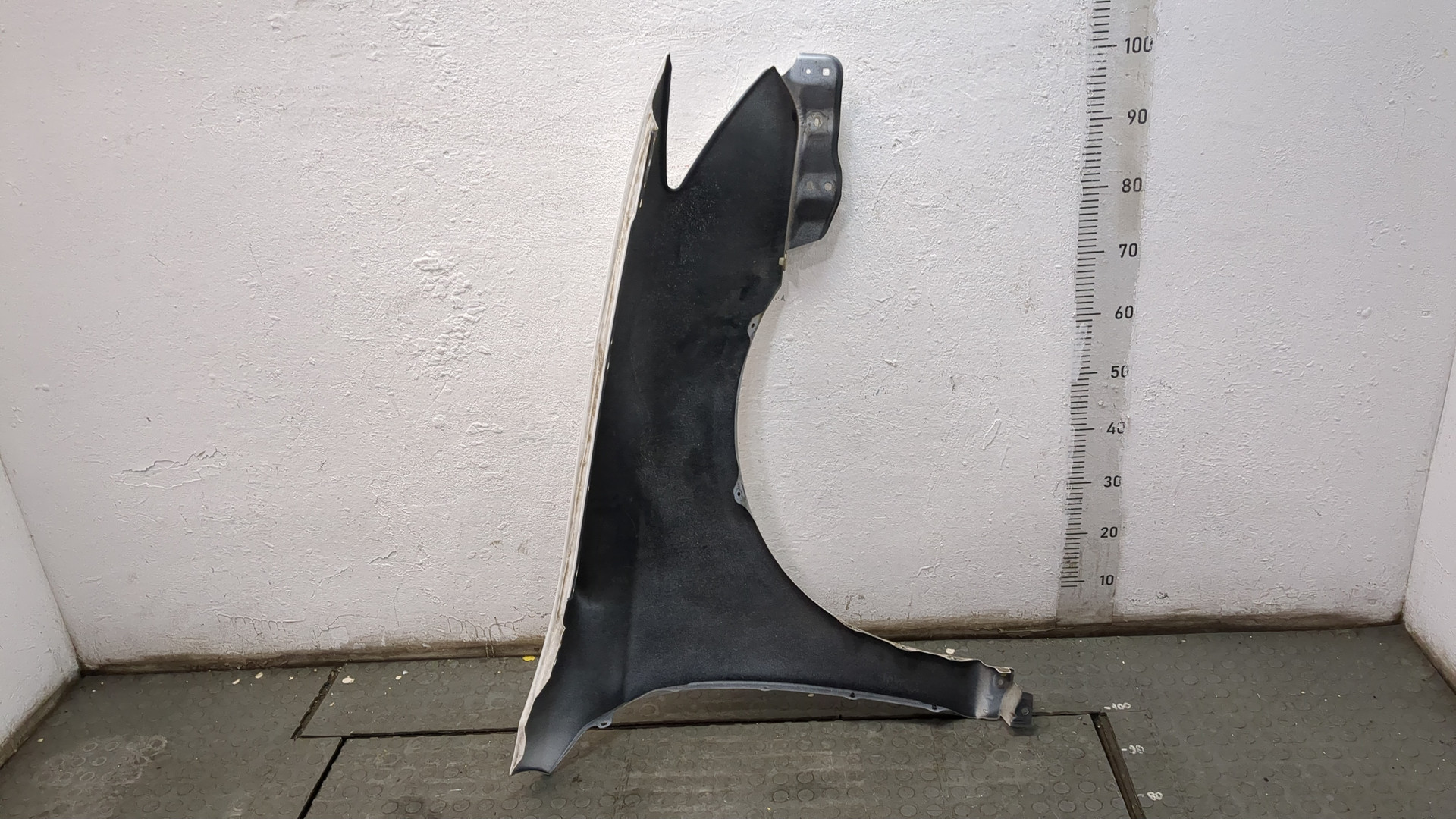 Крыло переднее левое