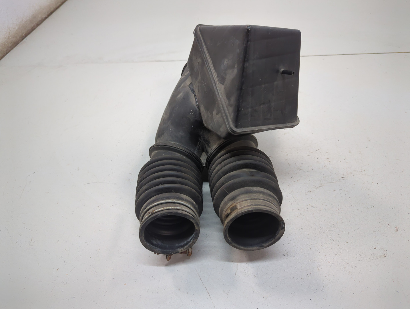 Патрубок воздушного фильтра