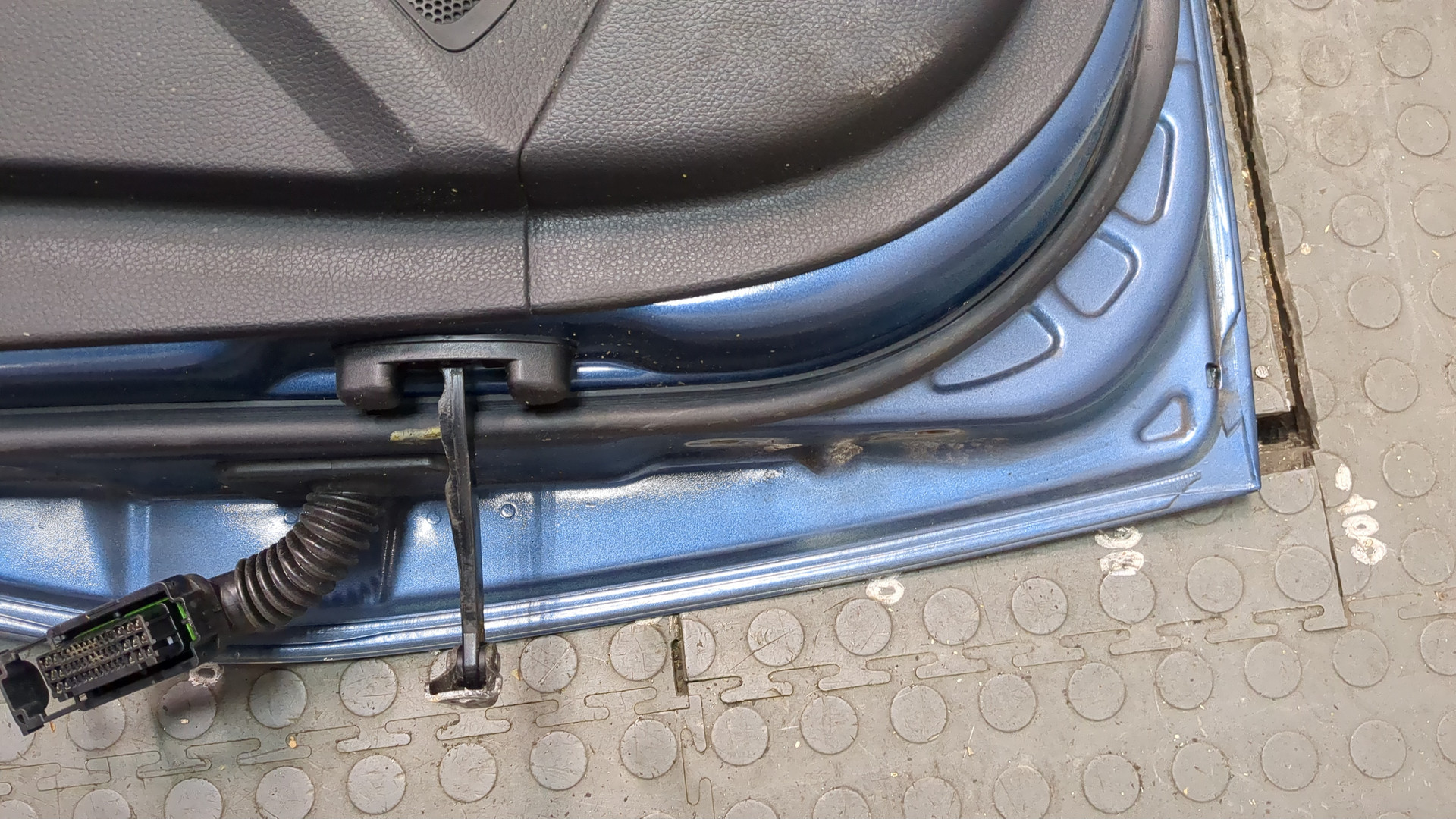 Дверь передняя правая