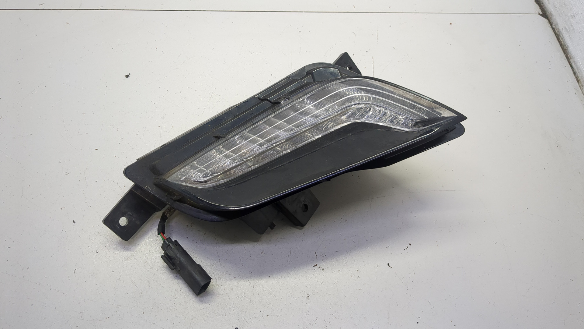 Фара дневного света правая (ходовые огни)