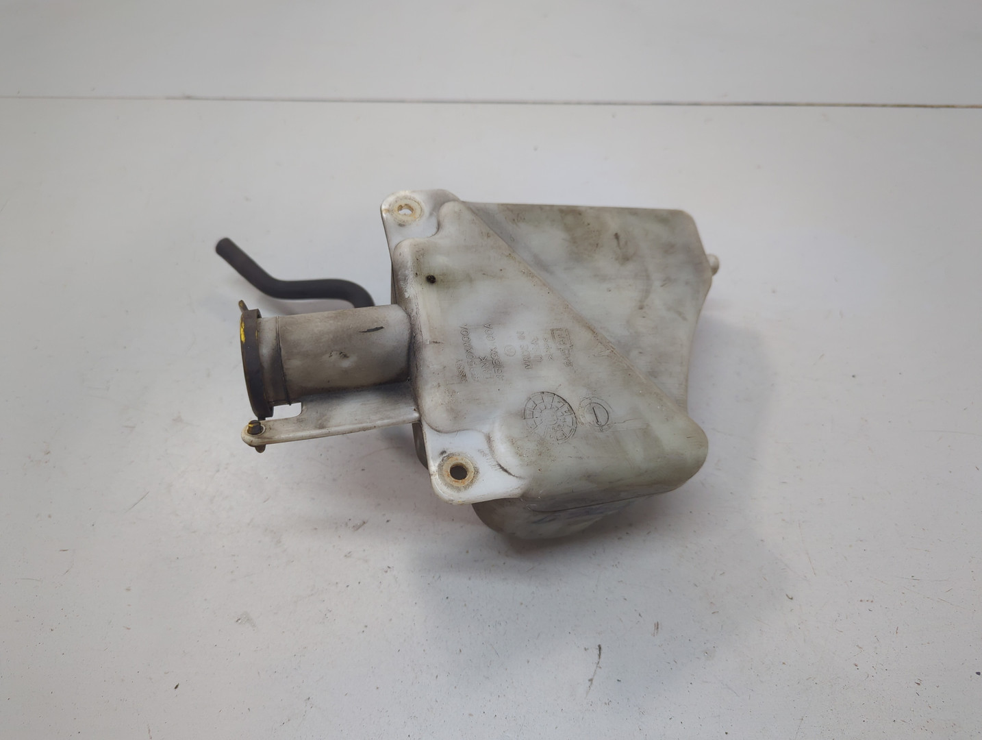 Бачок омывателя лобового стекла