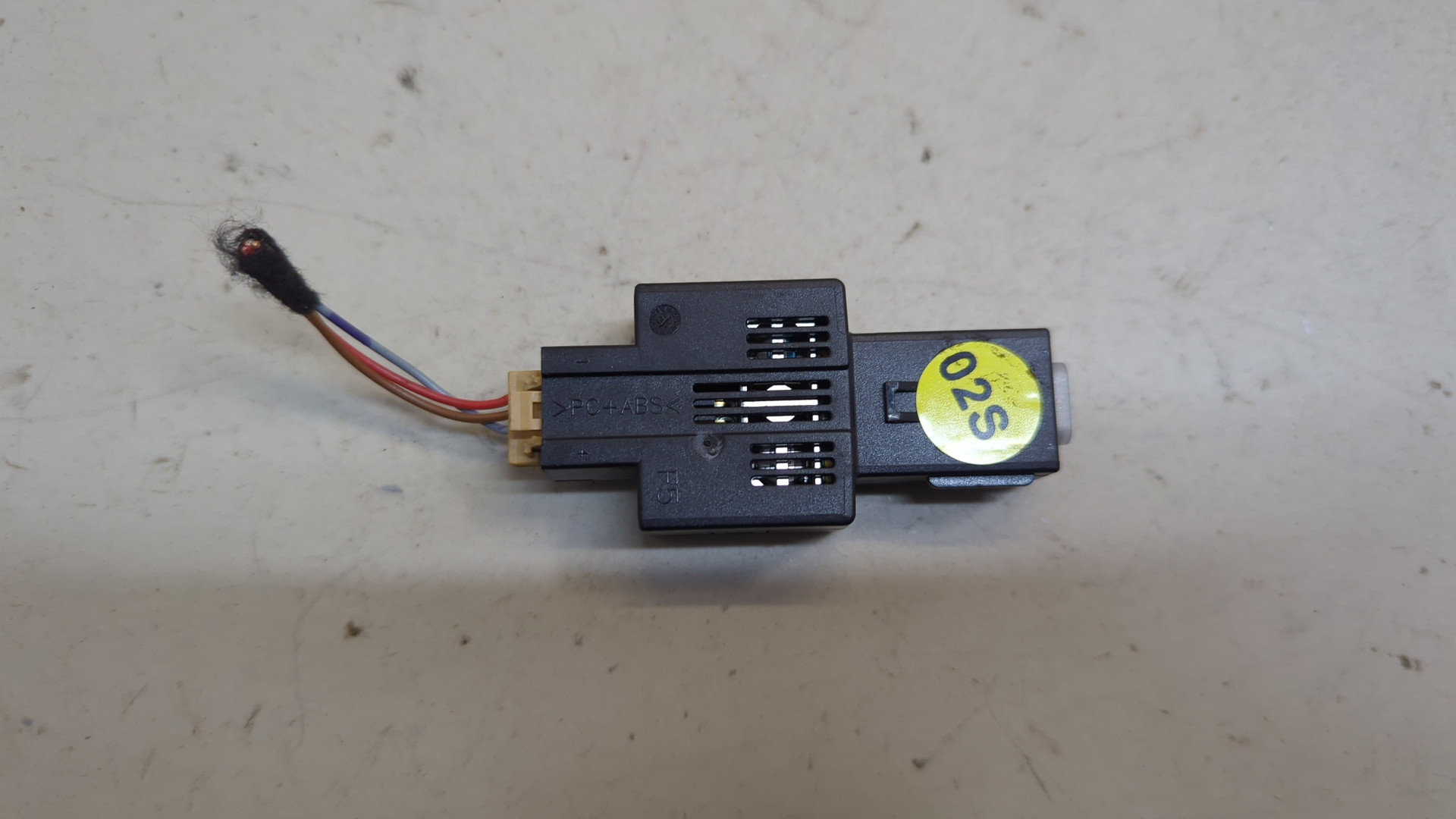 Гнездо AUX / USB IN