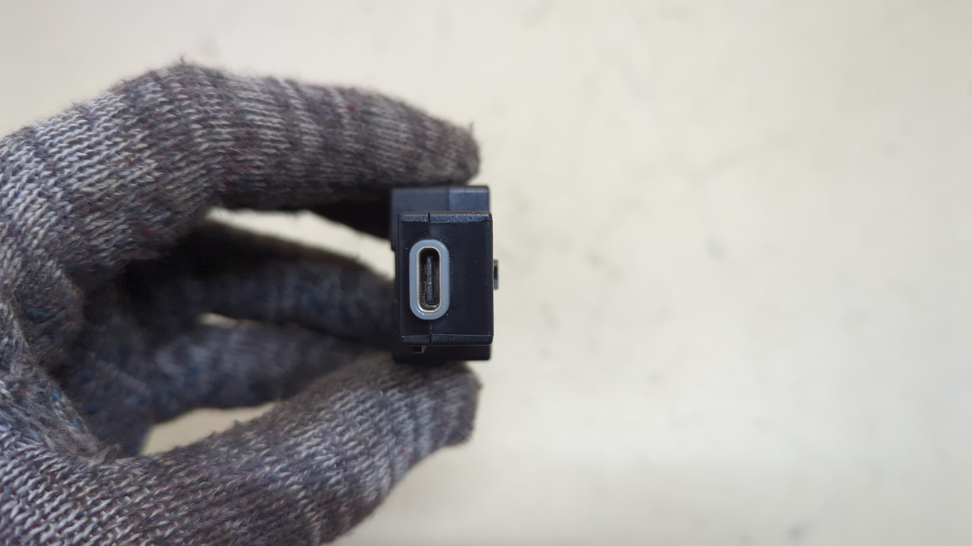 Гнездо AUX / USB IN