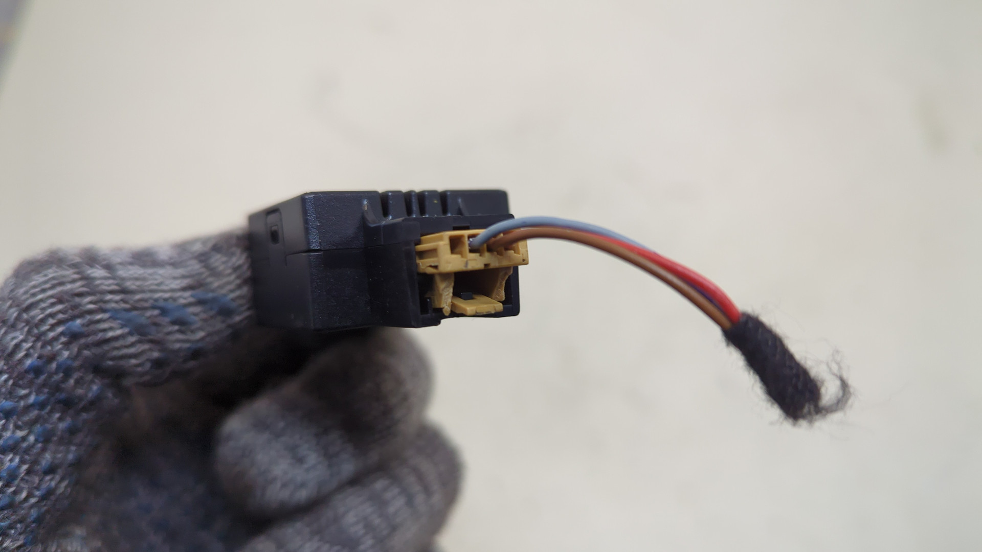 Гнездо AUX / USB IN