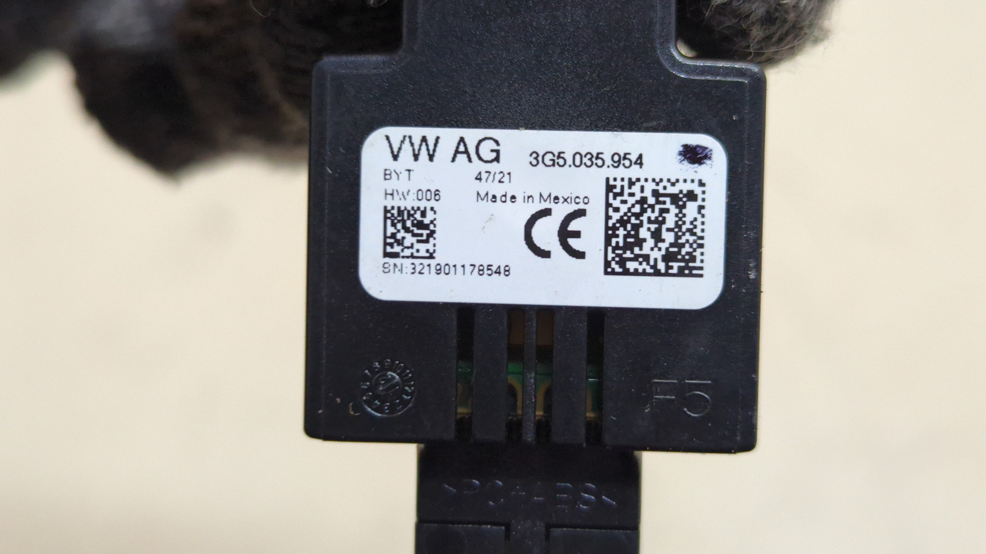 Гнездо AUX / USB IN