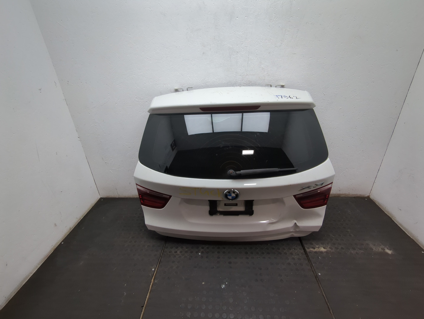 Дверь багажника