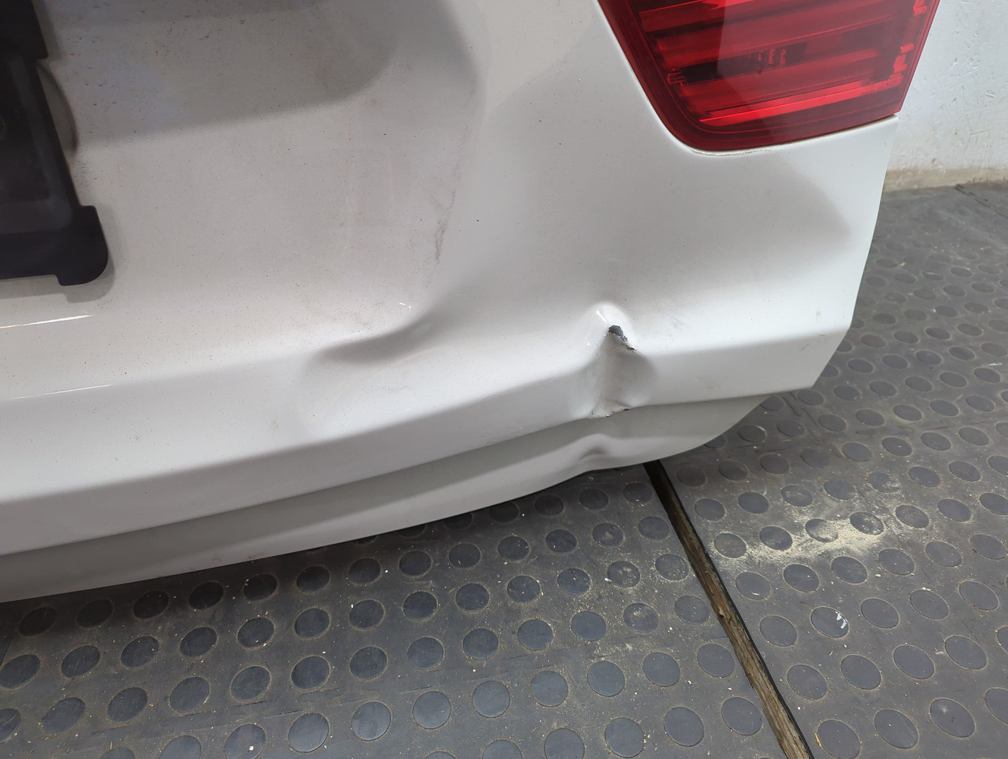 Дверь багажника