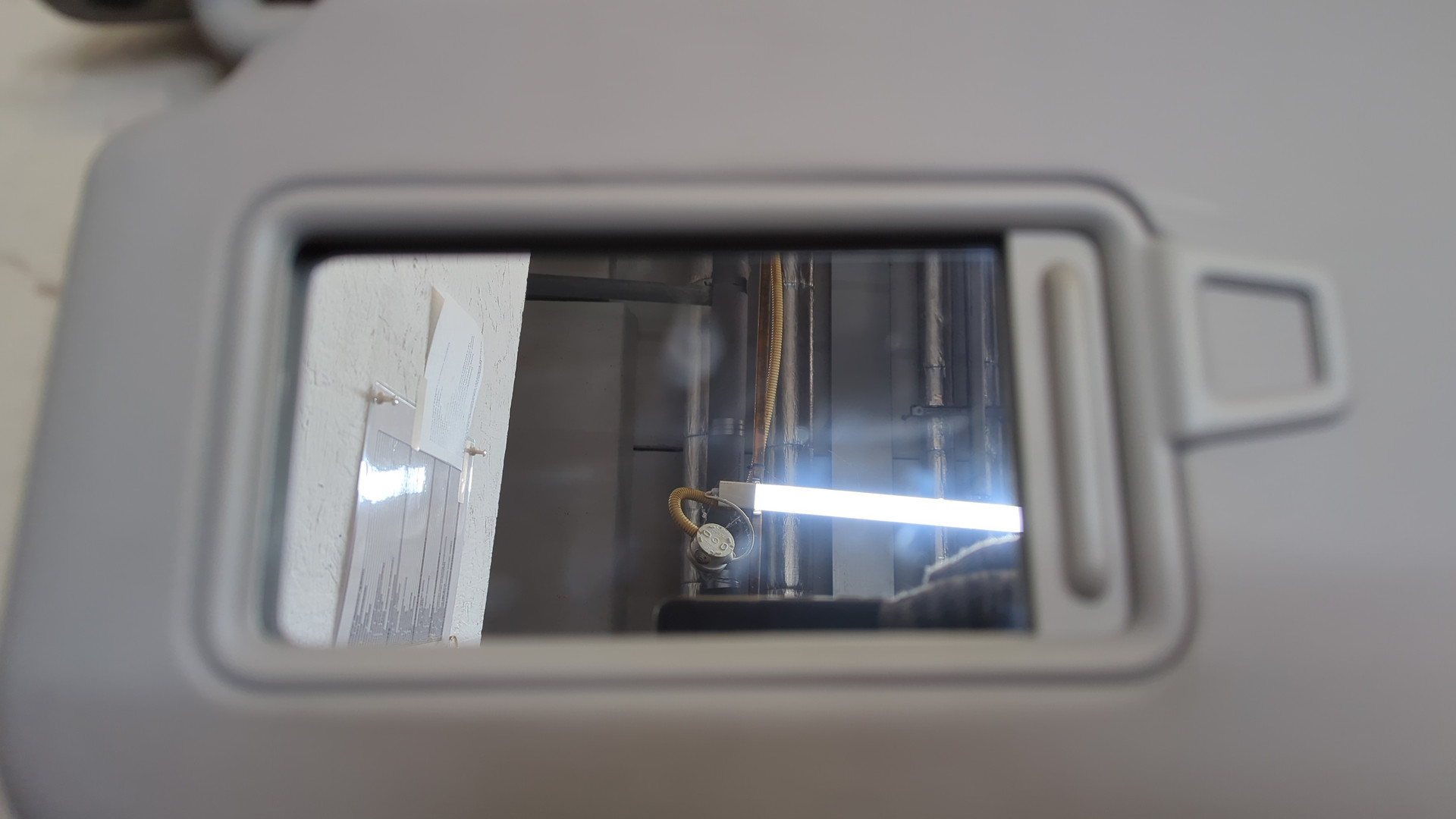 Козырек солнцезащитный