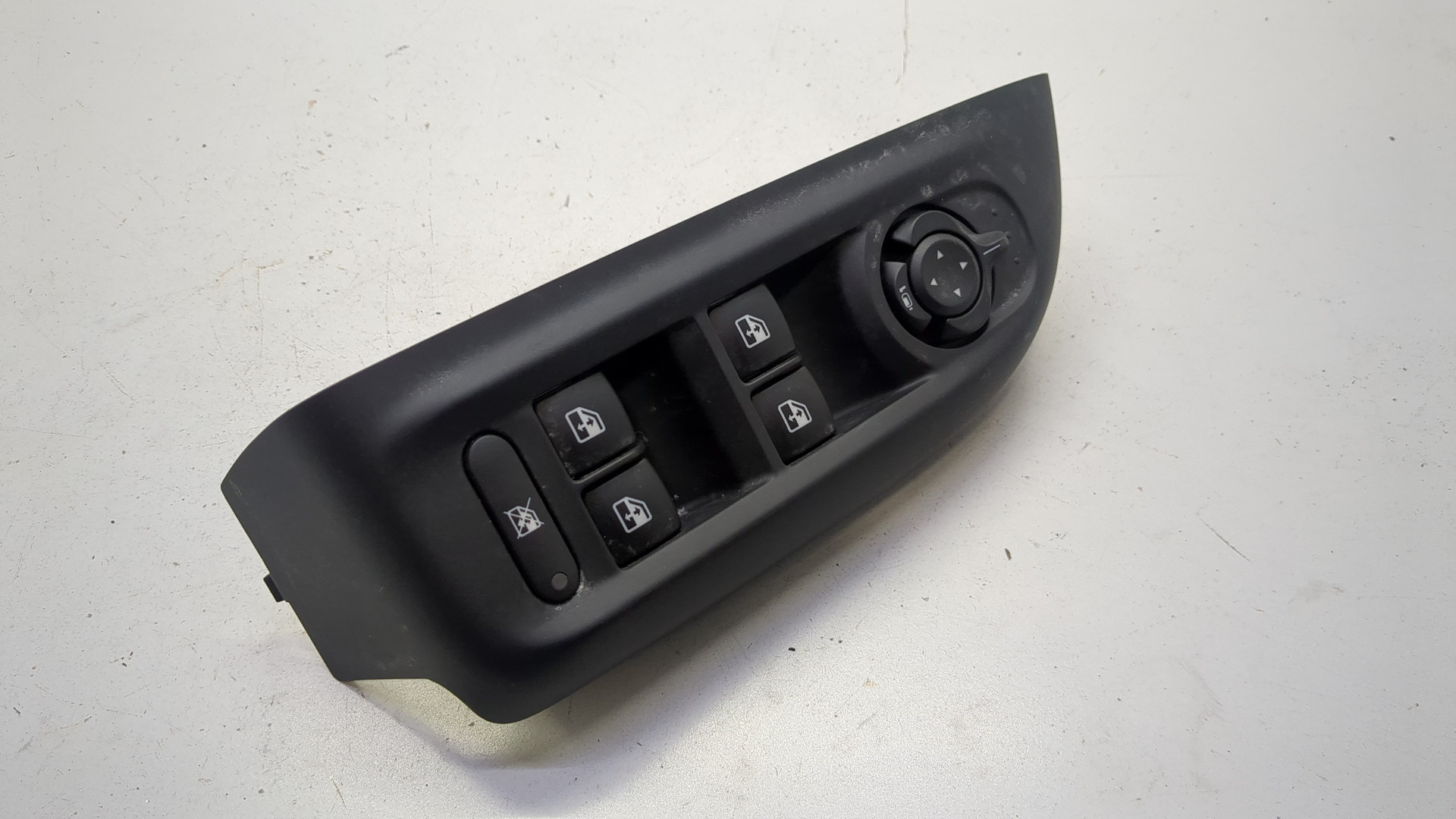 Кнопка стеклоподъемника