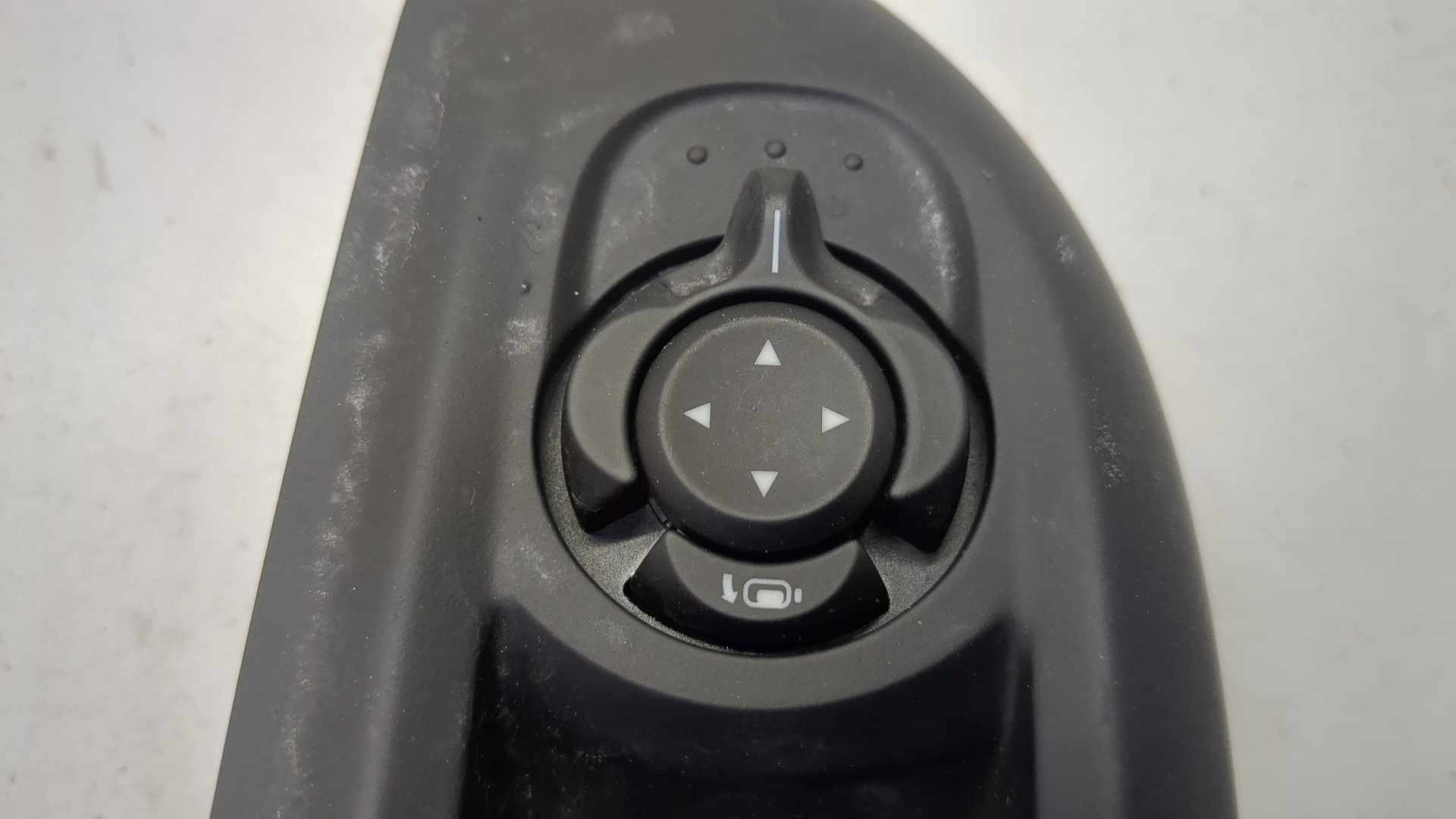 Кнопка стеклоподъемника