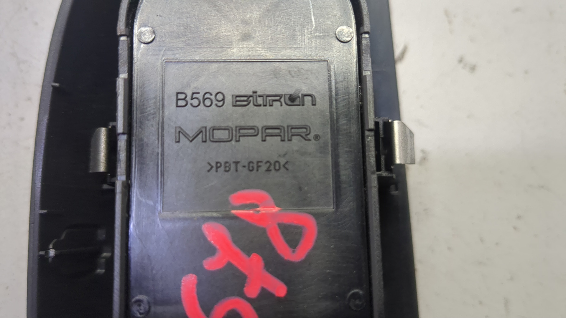 Кнопка стеклоподъемника