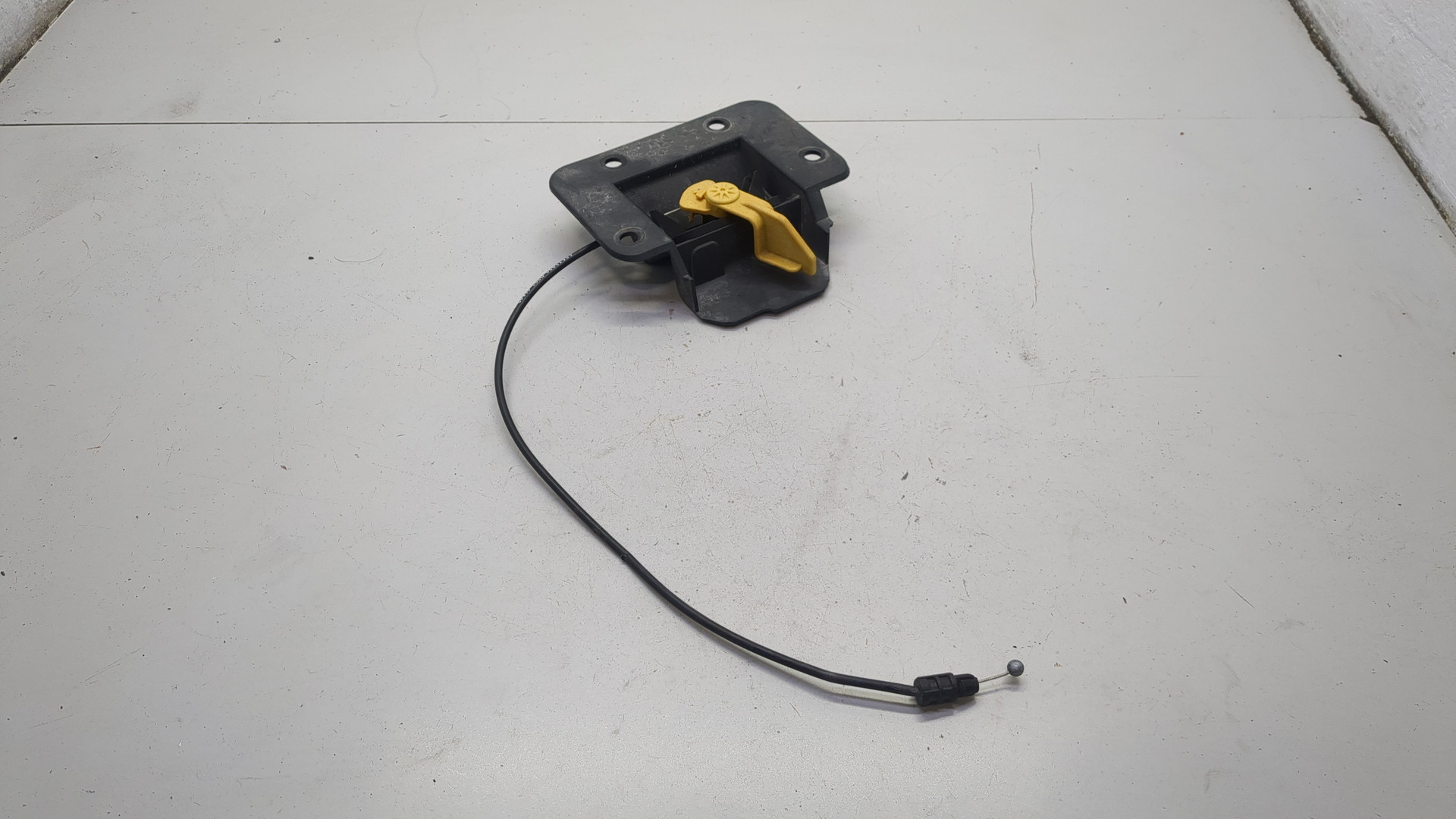 Ручка открывания капота