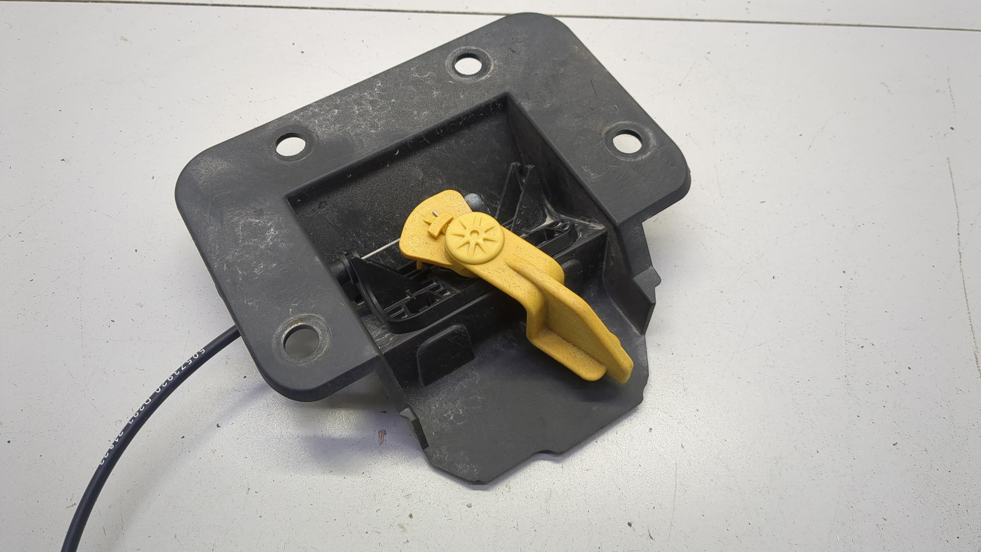 Ручка открывания капота